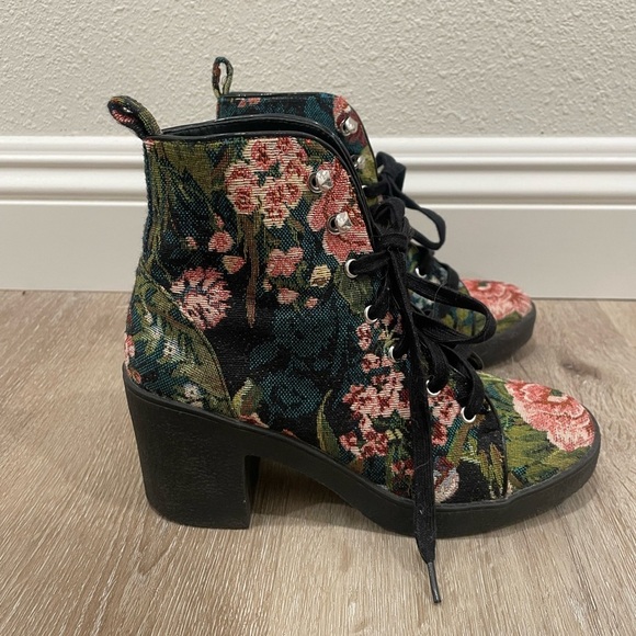 Steve Madden Abby Floral Lace-Up Black Ankle Boots - Picture 4 of 11
